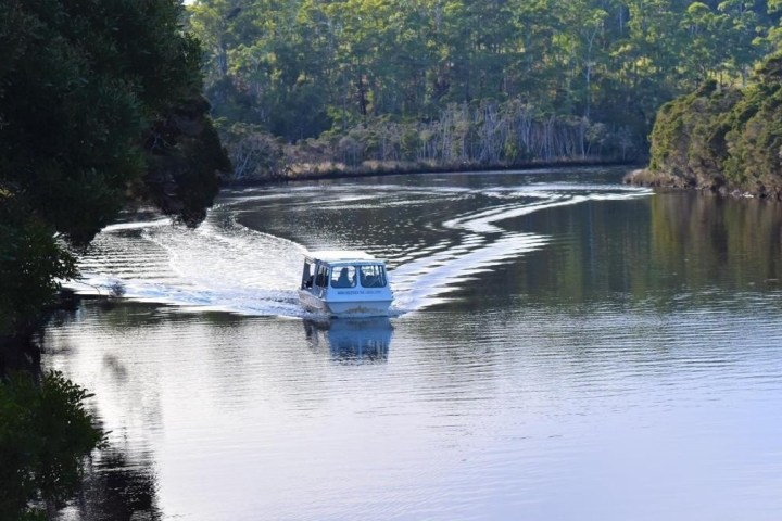a small boat in a body of water